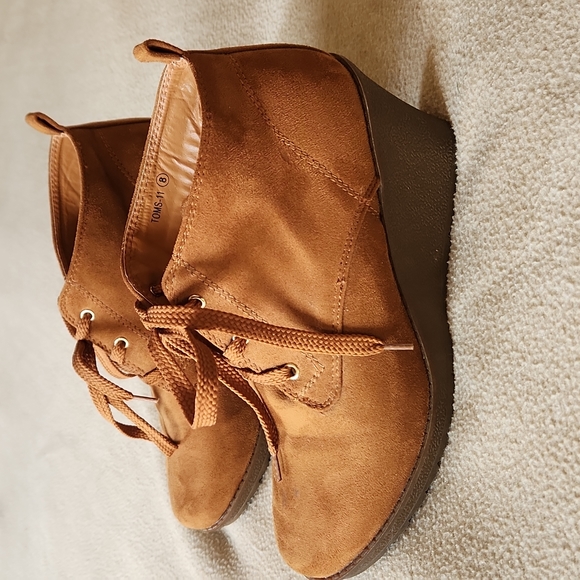 Ladies Suede Ankle Boots, Le Miu Brand, Size 8 - Picture 2 of 5